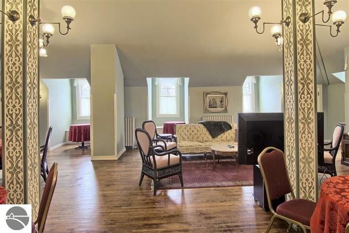 230 Wellington Street, Traverse City, MI 49686